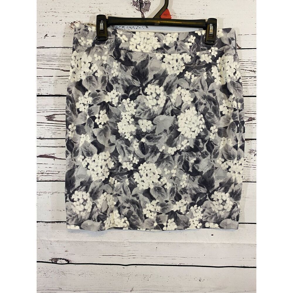 Talbots Rayon Cotton Blend Pencil Floral Skirt Size 10 P